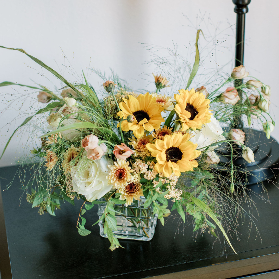 Autumn arrangement Petite Honey Reign for your side table, nightstand, or coffee table.
